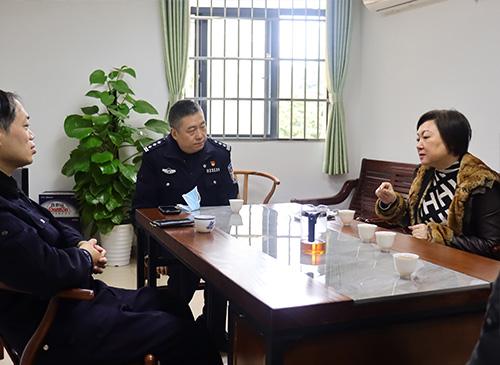 加强党建共建，亲昵警企关系